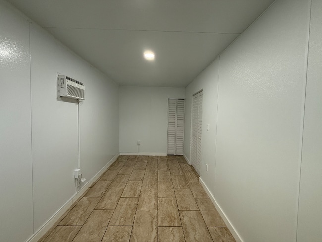 Photo - 231 W 41st St