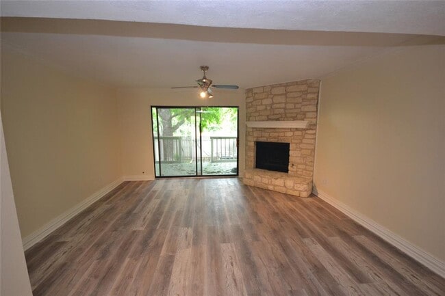 Building Photo - 500 Hesters Crossing Rd Unit 205 Rental
