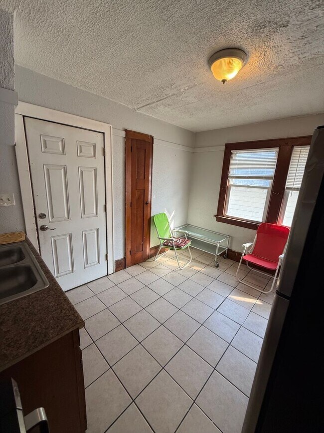 Photo - 3600-02 N Vel R Phillips Unit Upper