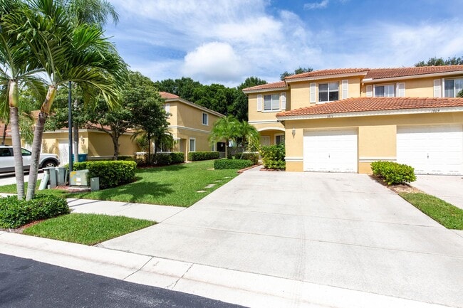Building Photo - 1011 Arezzo Cir Rental