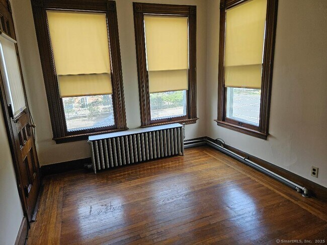Photo - 163 Livingston St