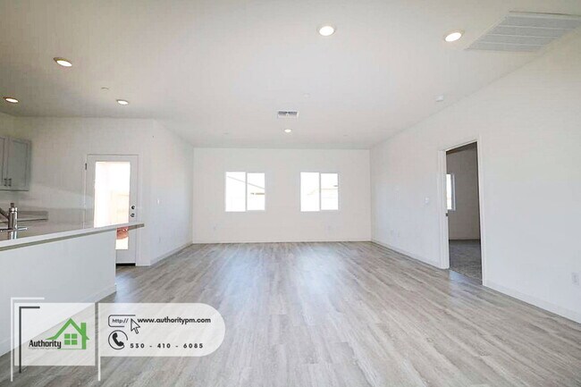 Photo - 2141 Hilltop Dr