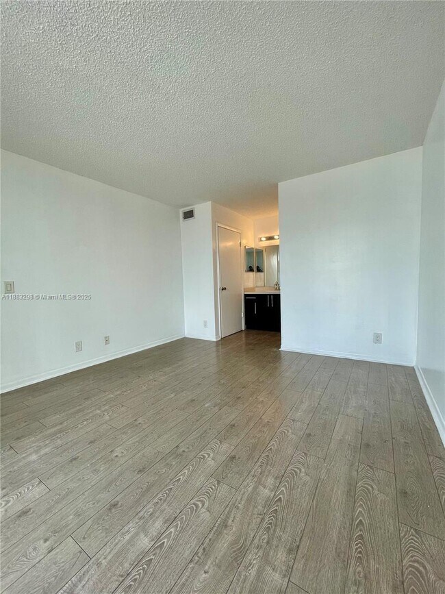 Photo - 752 Executive Center Dr Unit 25