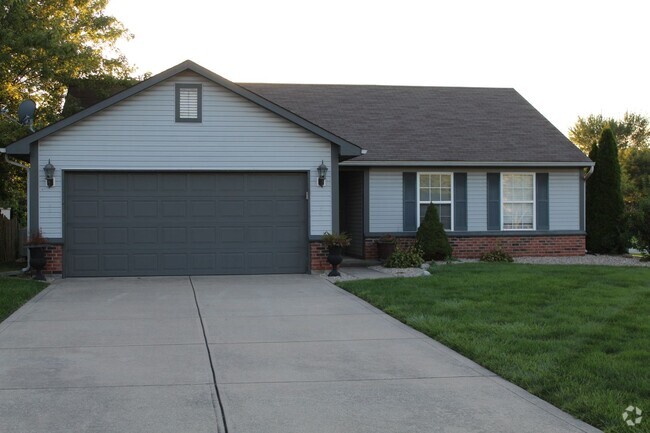 Building Photo - Lovely Ranch Home in a great Avon Community!