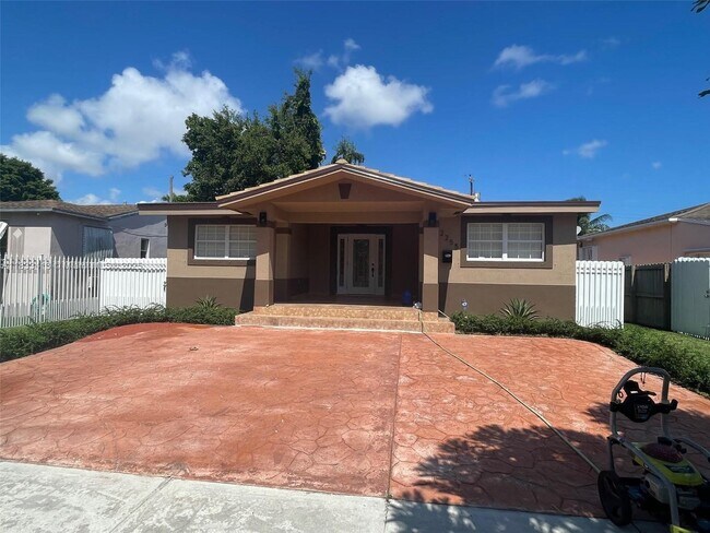 Building Photo - 2255 SW 26th St Rental
