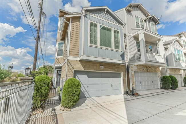 Photo - 737 Dorothy St