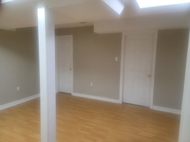 Building Photo - 54 Crystalview Cres