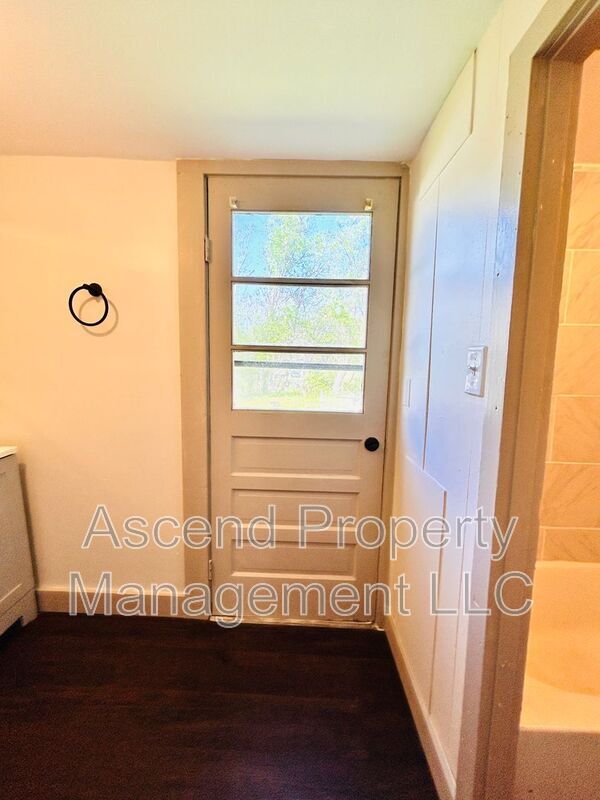 Photo - 727 Henderson Ave Unit B