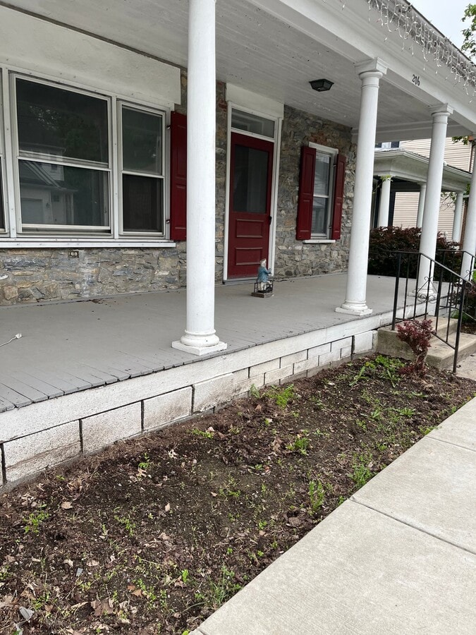 Photo - 206 E Main St