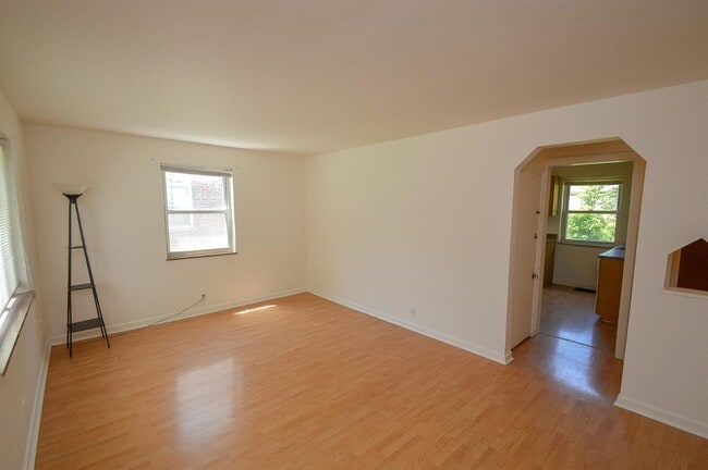Building Photo - 6921 Pin Oak Dr Unit #2