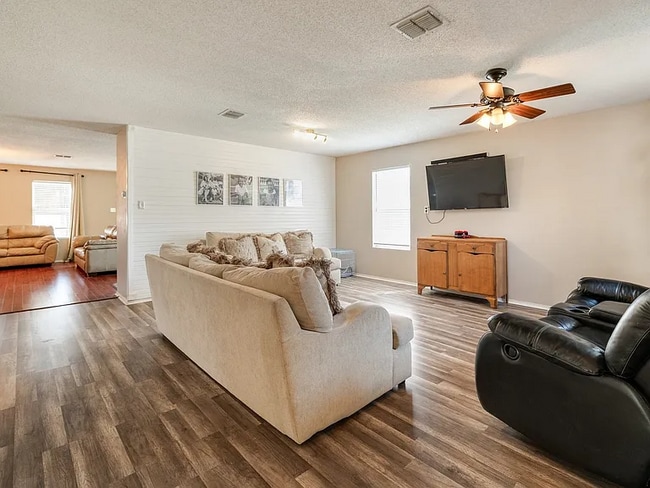 Photo - 1435 Greenbrook Dr