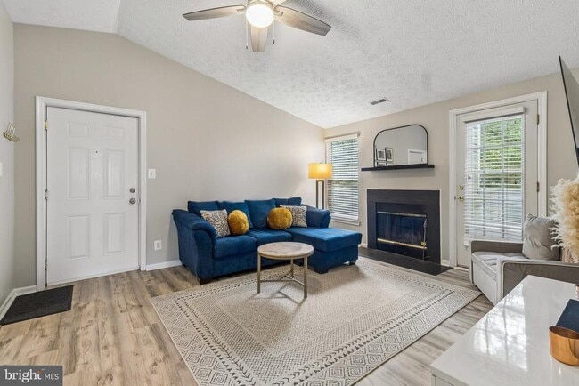 Building Photo - 3933 Greencastle Rd Unit 307