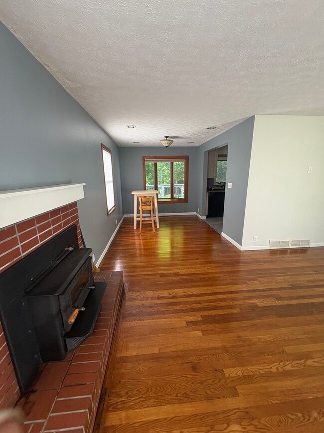 185 Sunset Dr