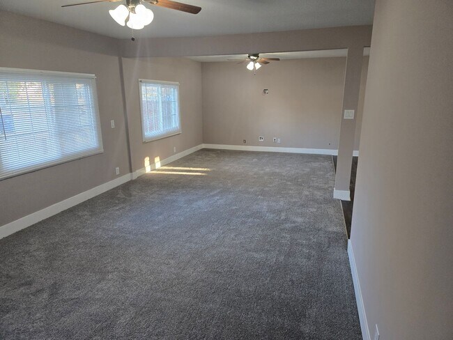 Photo - 2005 Maple Ln