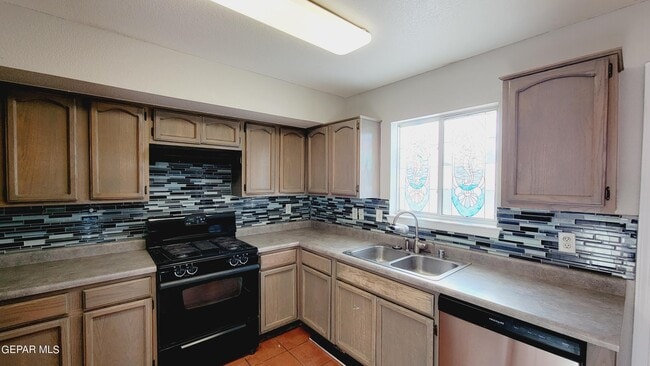 Photo - 6217 Rose Colleng Pl