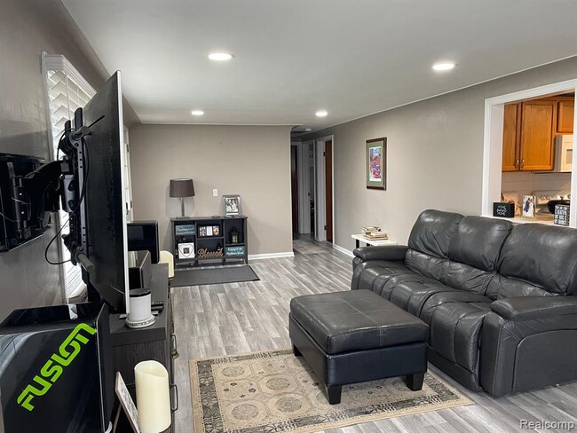 Photo - 2434 N Long Lake Rd