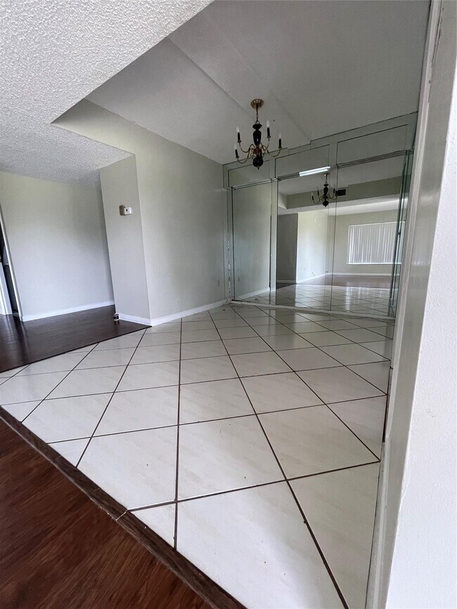Photo - 4158 Inverrary Dr Unidad 111