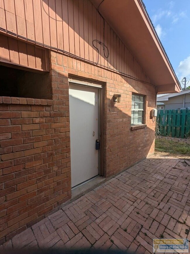 Building Photo - 222 E Hickman Ave Rental