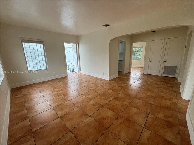 Photo - 111 SW 31st Ct Unit 2