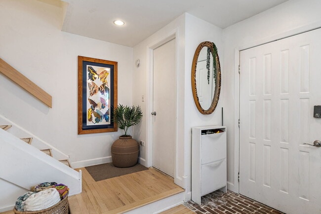 Photo - 614 N Hough St