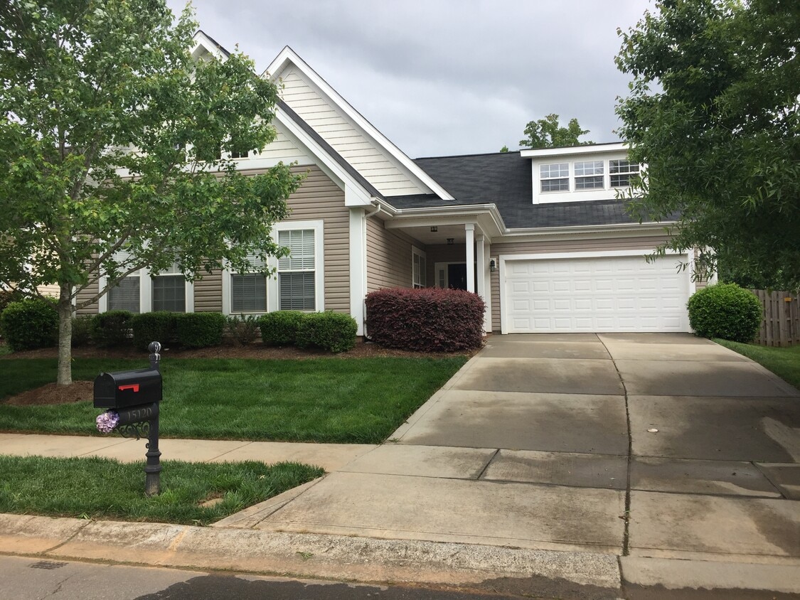 Carrington Ridge front - 15120 Carrington Ridge Drive (Huntersville, NC)