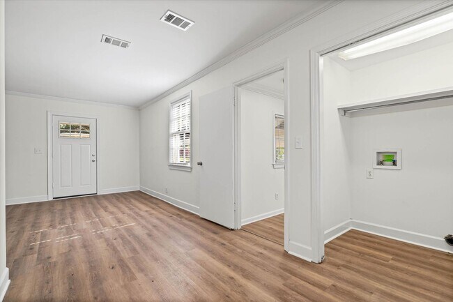 Photo - Three Bedroom Cottage in Country Club Village