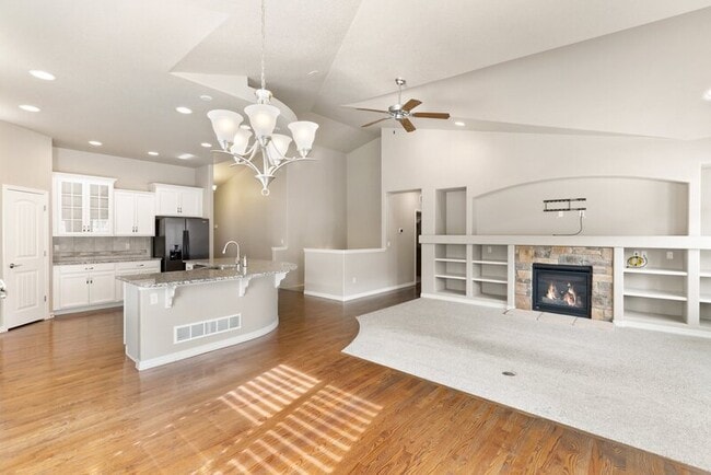 Photo - 3003 Looking Glass Way