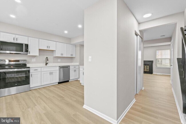 Photo - 8291 Londonderry Ct