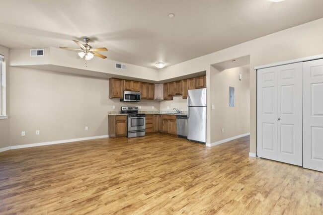 Photo - 140 E 1st St