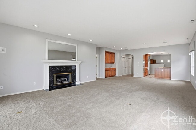 Building Photo - 6903 SE Riverside Dr Unit 3