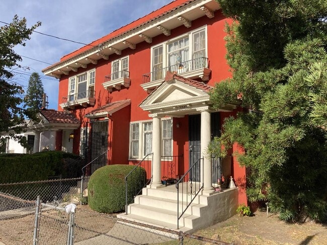 Photo - 2839 St George St Unidad 2839