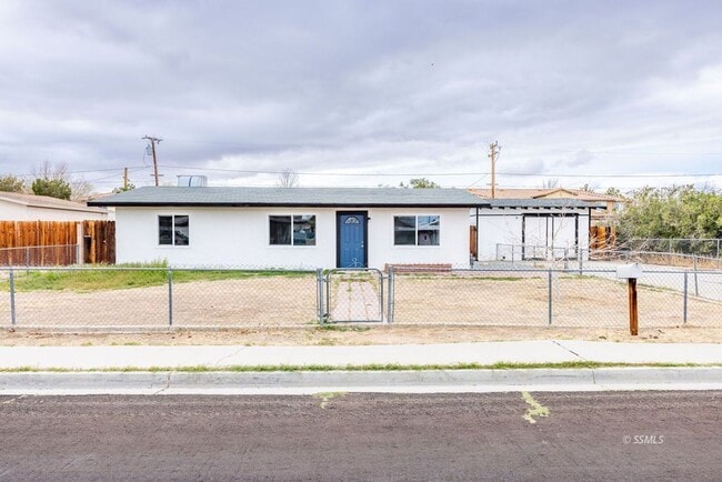 Beautiful fully remodeled 3 bedroom - Beautiful fully remodeled 3 bedroom House