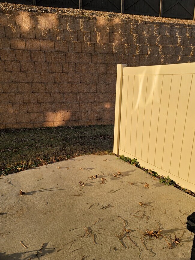 Photo - 3 bedroom townhouse with 2 car garage