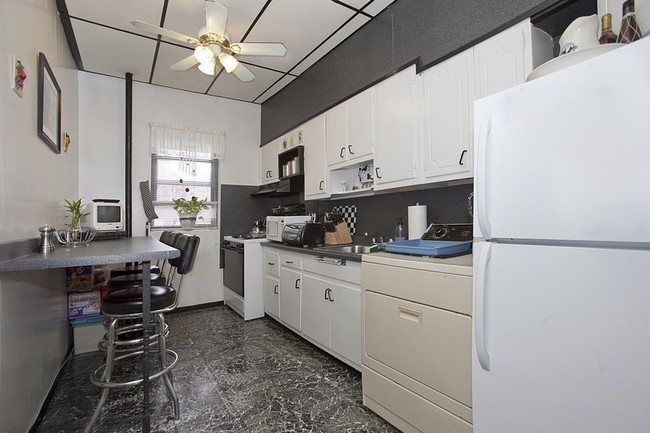 Photo - 409 E 115th St