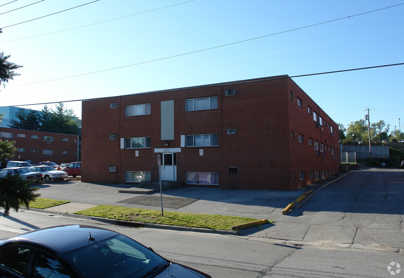 Photo - 3021 Burt St