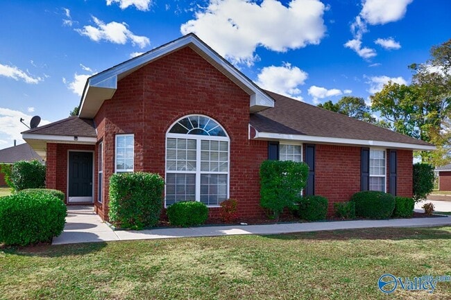 Building Photo - 126 Herrick Dr SW