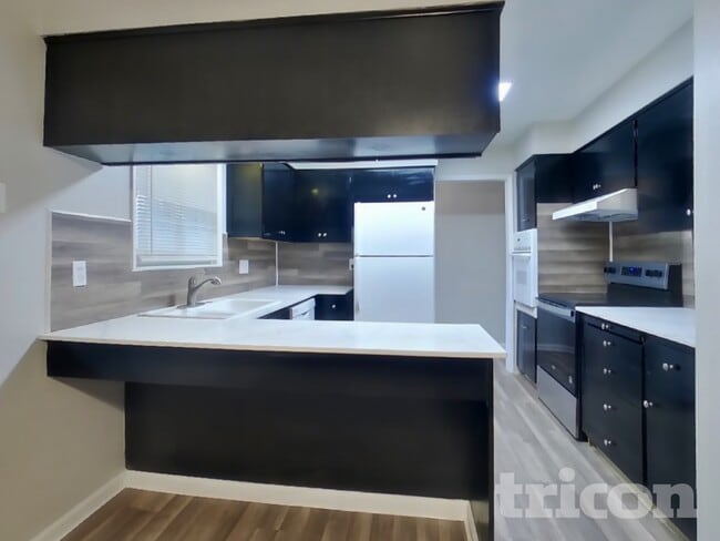 Photo - 2340 Logan Way