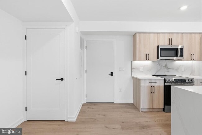 Building Photo - 209 New St Unit 5F