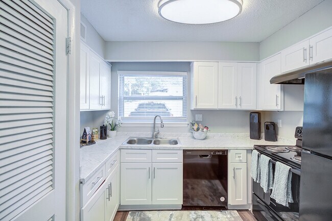 Kitchen - Thirty-One 32 Cypress