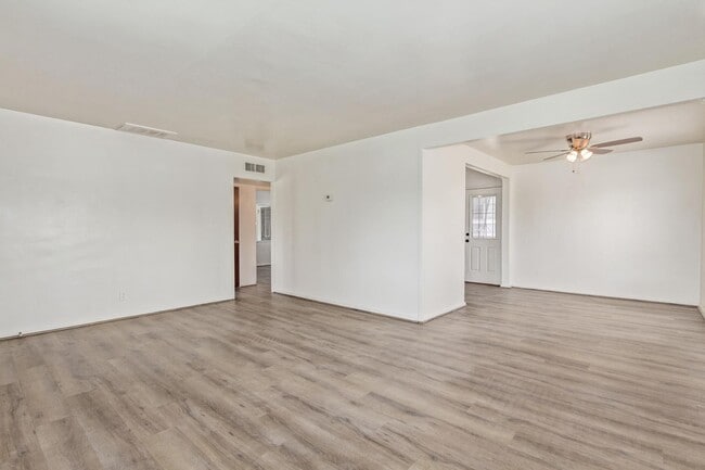 Photo - 4546 N 10th St