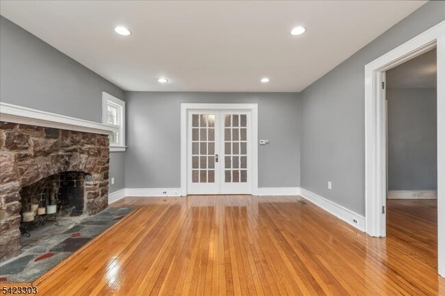 Building Photo - 81 Tooker Ave Unit 1