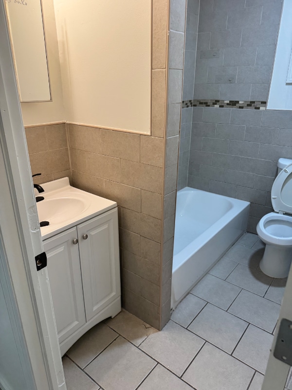 Photo - 587 Grove St