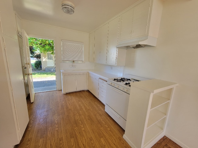 Photo - 13642 Leadwell St Unidad 642L