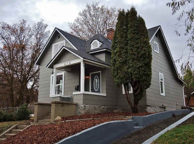 Building Photo - 614 E Hartson Ave
