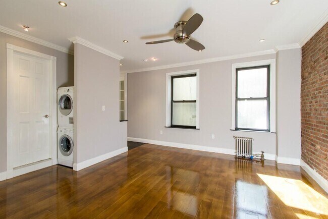 Building Photo - 334 E 100th St Rental