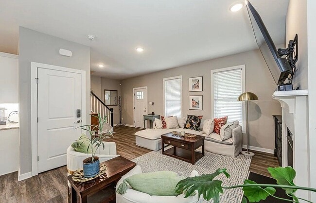 Photo - 421 Pagebrook Dr