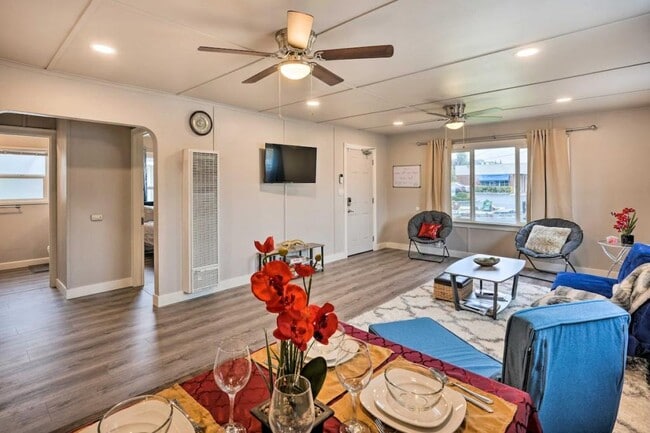 Photo - 9590 2nd Ave