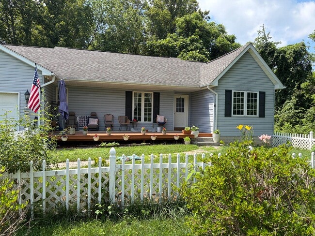 Building Photo - 7 Bailey Ln