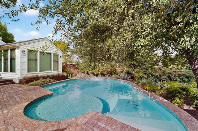 Photo - 2323 Barberry Dr