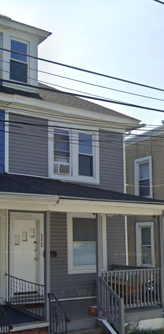 Building Photo - Twin home with updated kitchen, washer/dry on first floor, private back yard and porch.